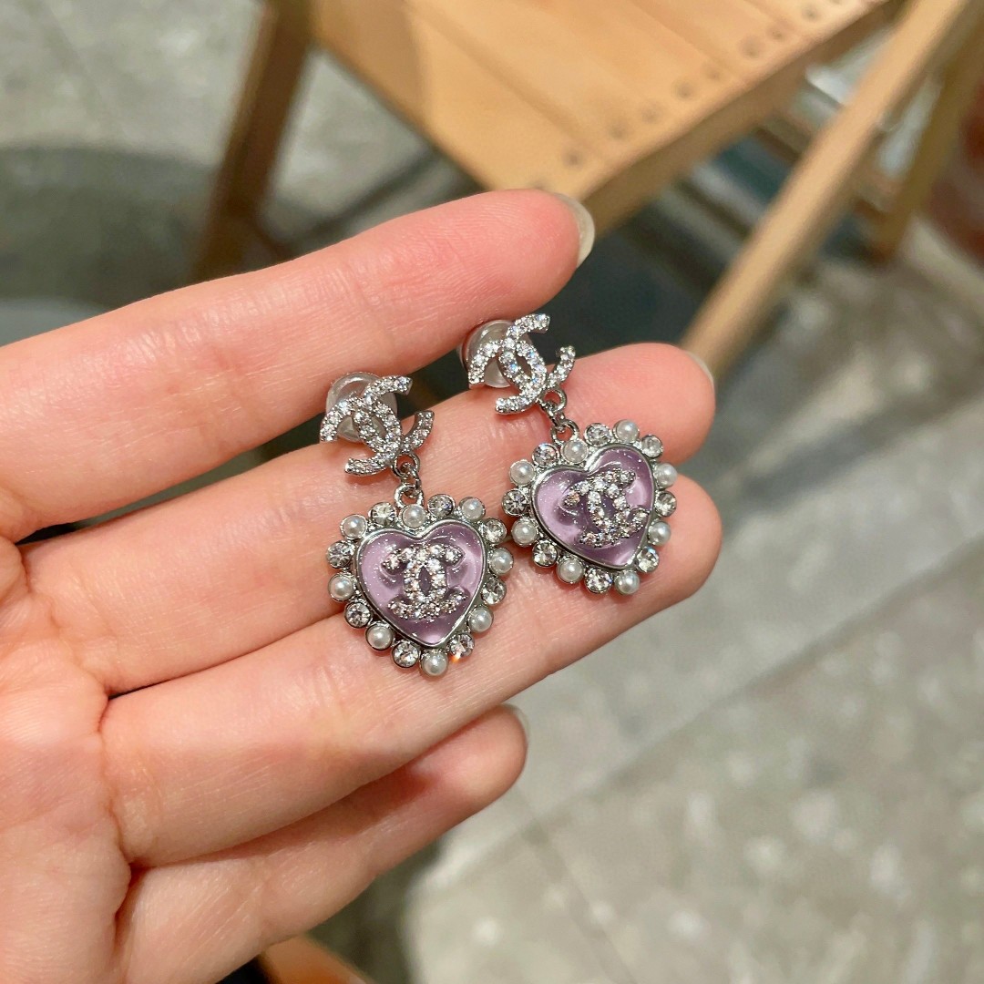 Chanel香奈儿 中古 双C耳钉👀原版复刻logo 小香家的款式真心无需多介绍😘🎶每一款都超好看，精