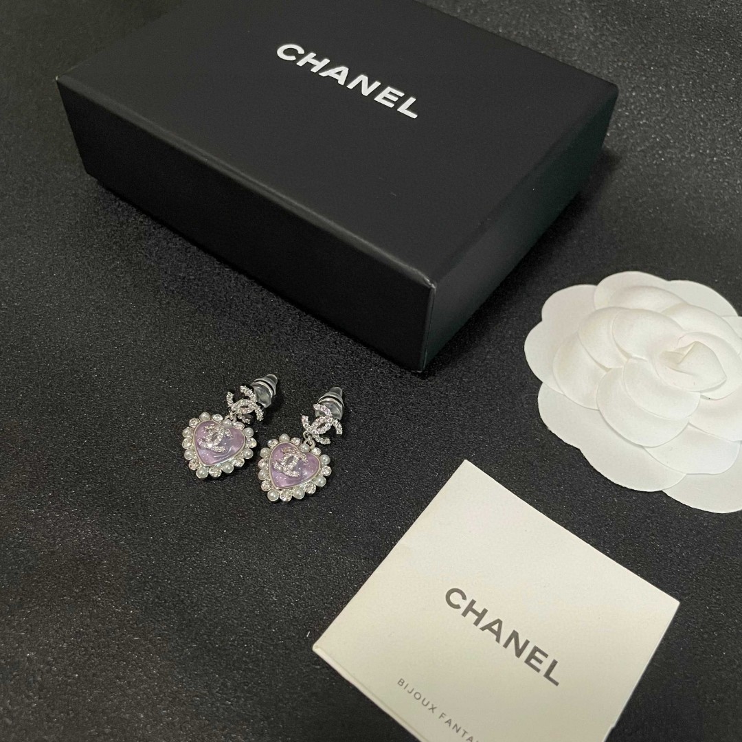  Chanel香奈儿 中古 双C耳钉👀原版复刻logo 小香家的款式真心无需多介绍😘🎶每一款都超好看，精