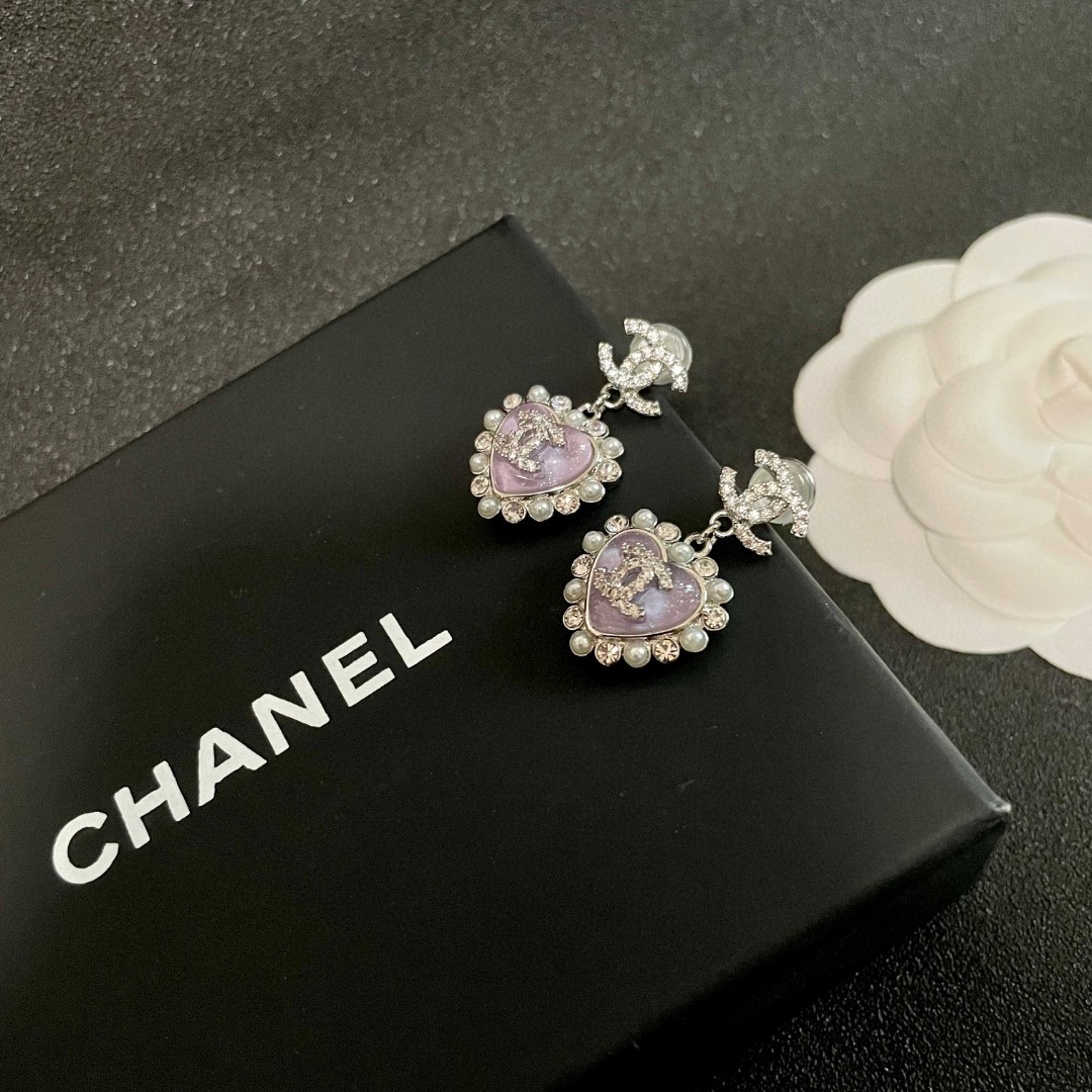  Chanel香奈儿 中古 双C耳钉👀原版复刻logo 小香家的款式真心无需多介绍😘🎶每一款都超好看，精