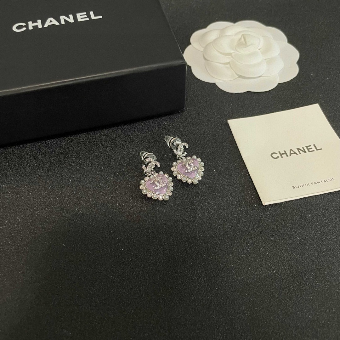  Chanel香奈儿 中古 双C耳钉👀原版复刻logo 小香家的款式真心无需多介绍😘🎶每一款都超好看，精