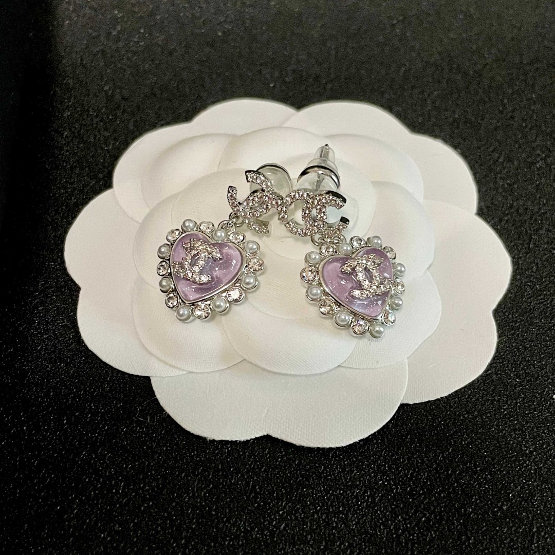  Chanel香奈儿 中古 双C耳钉👀原版复刻logo 小香家的款式真心无需多介绍😘🎶每一款都超好看，精