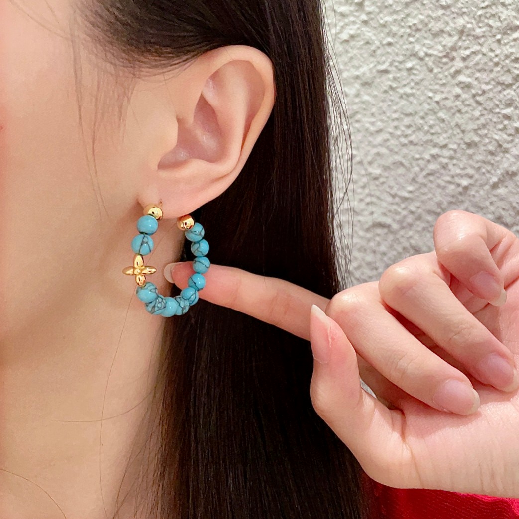 😍便宜款 LV四叶草🍀字母AB款耳钉耳环🌀原版黄铜 925纯银针 实拍 设计不张扬🥰不高调却带着一种迷人