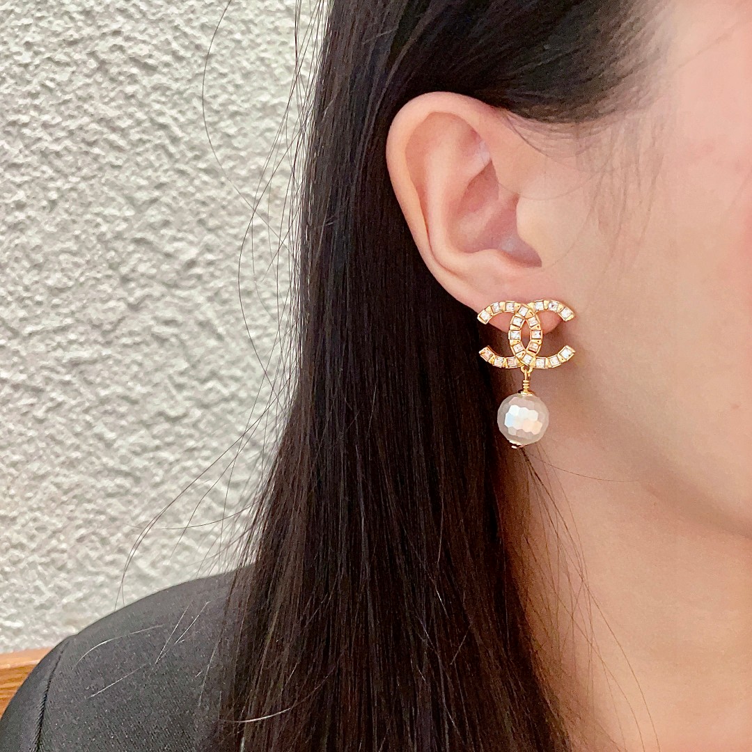  Chanel香奈儿 中古 耳钉👀小香家的款式真心无需多介绍😘🎶每一款都超好看，精致大方，非常显气质