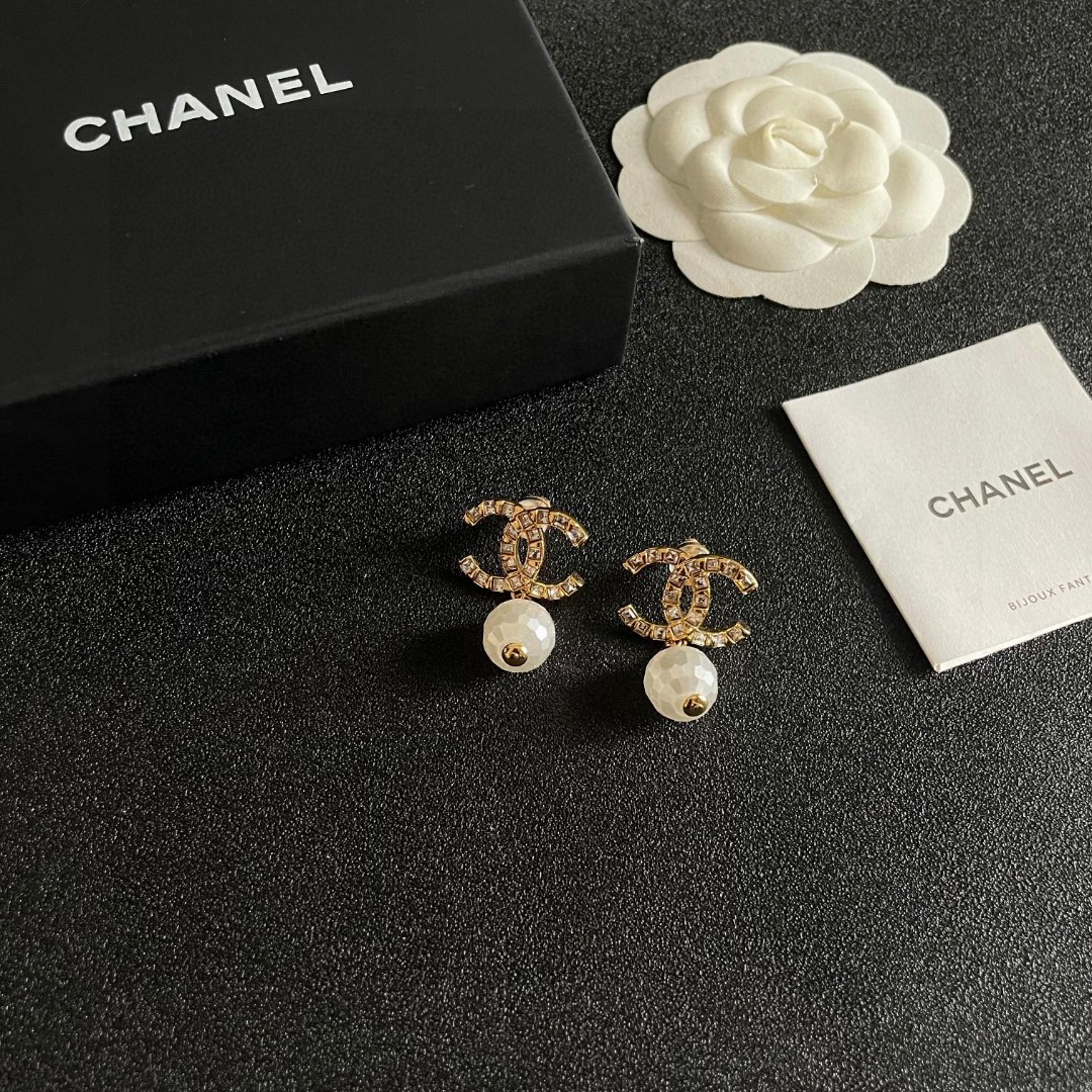  Chanel香奈儿 中古 耳钉👀小香家的款式真心无需多介绍😘🎶每一款都超好看，精致大方，非常显气质