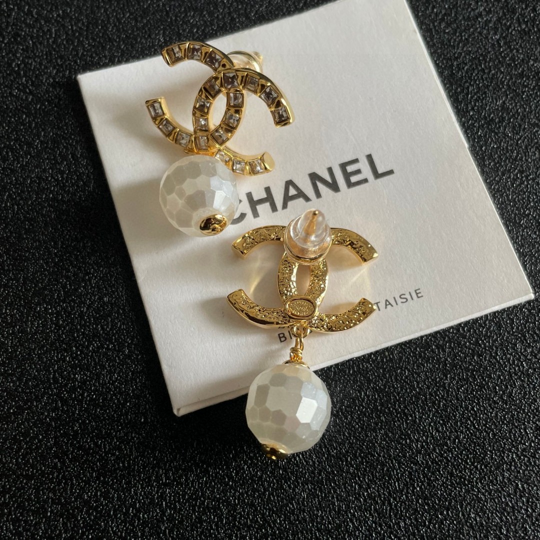  Chanel香奈儿 中古 耳钉👀小香家的款式真心无需多介绍😘🎶每一款都超好看，精致大方，非常显气质