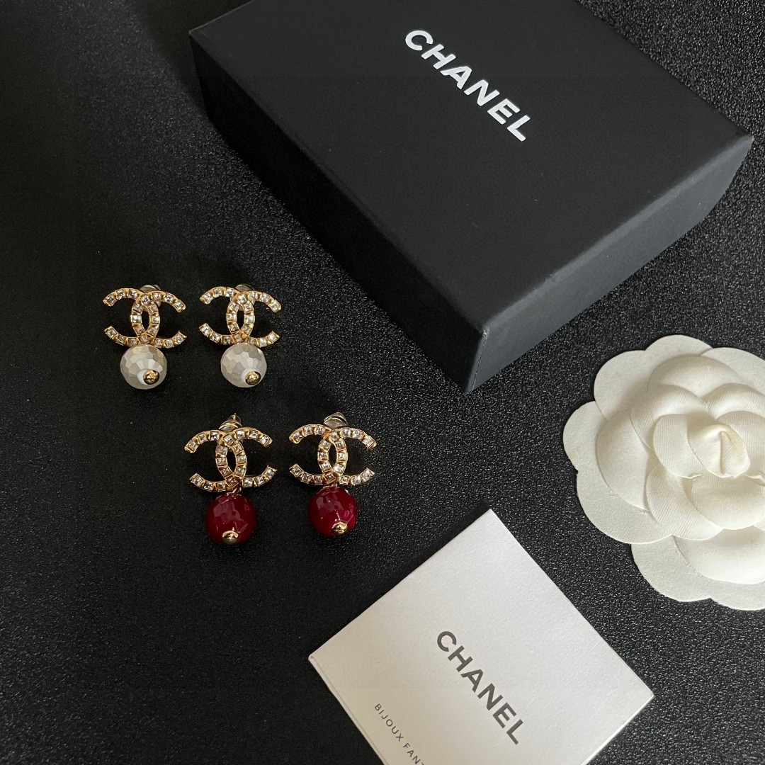  Chanel香奈儿 中古 耳钉👀小香家的款式真心无需多介绍😘🎶每一款都超好看，精致大方，非常显气质