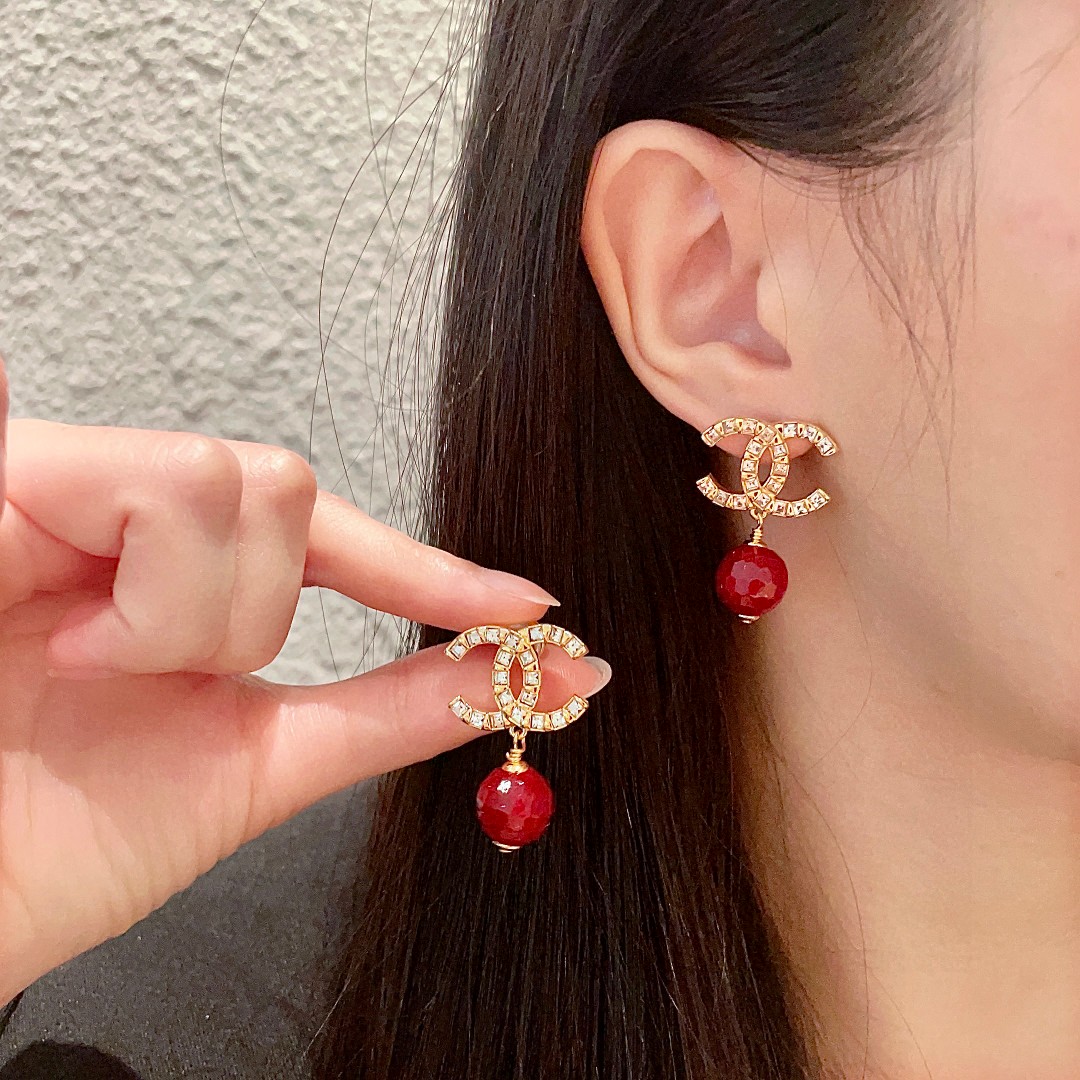 Chanel香奈儿 中古 耳钉👀小香家的款式真心无需多介绍😘🎶每一款都超好看，精致大方，非常显气质