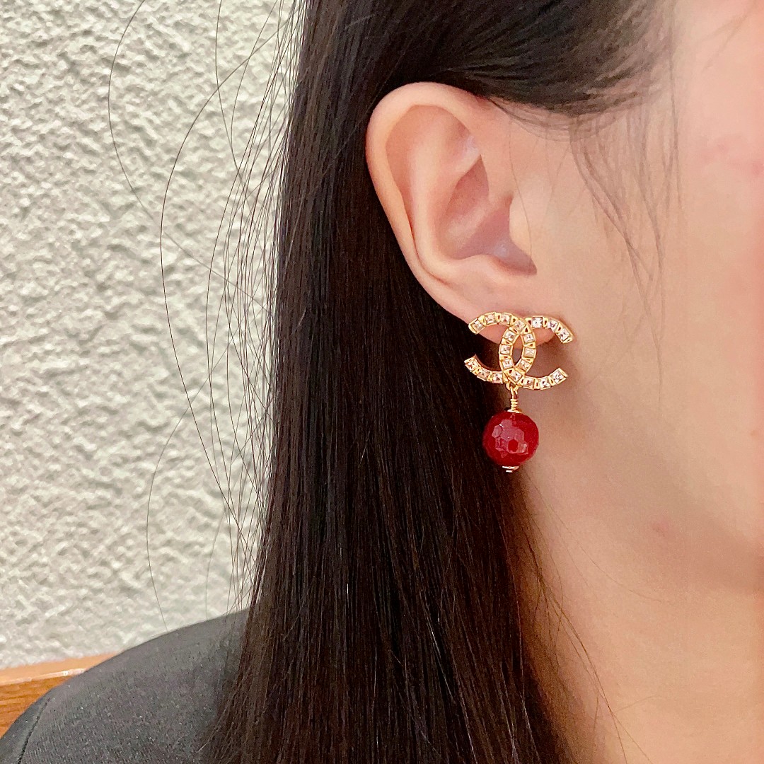 Chanel香奈儿 中古 耳钉👀小香家的款式真心无需多介绍😘🎶每一款都超好看，精致大方，非常显气质