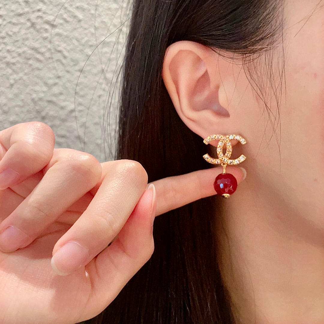  Chanel香奈儿 中古 耳钉👀小香家的款式真心无需多介绍😘🎶每一款都超好看，精致大方，非常显气质