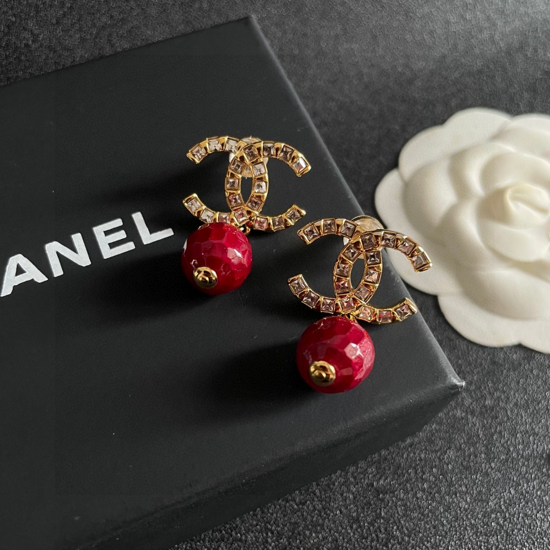  Chanel香奈儿 中古 耳钉👀小香家的款式真心无需多介绍😘🎶每一款都超好看，精致大方，非常显气质