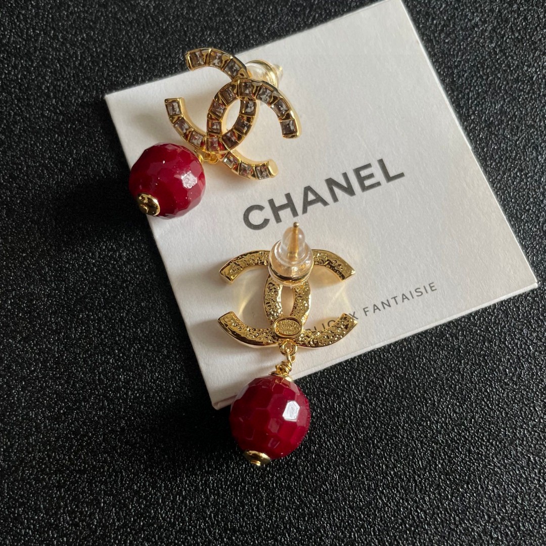  Chanel香奈儿 中古 耳钉👀小香家的款式真心无需多介绍😘🎶每一款都超好看，精致大方，非常显气质