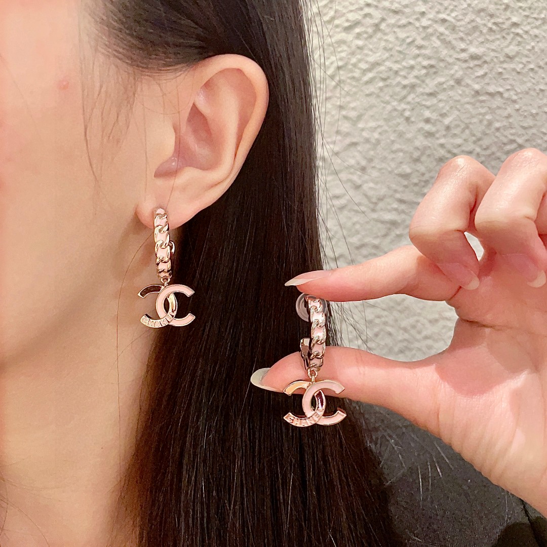  Chanel香奈儿 中古 双C耳钉👀小香家的款式真心无需多介绍😘🎶每一款都超好看，精致大方，非常显气质