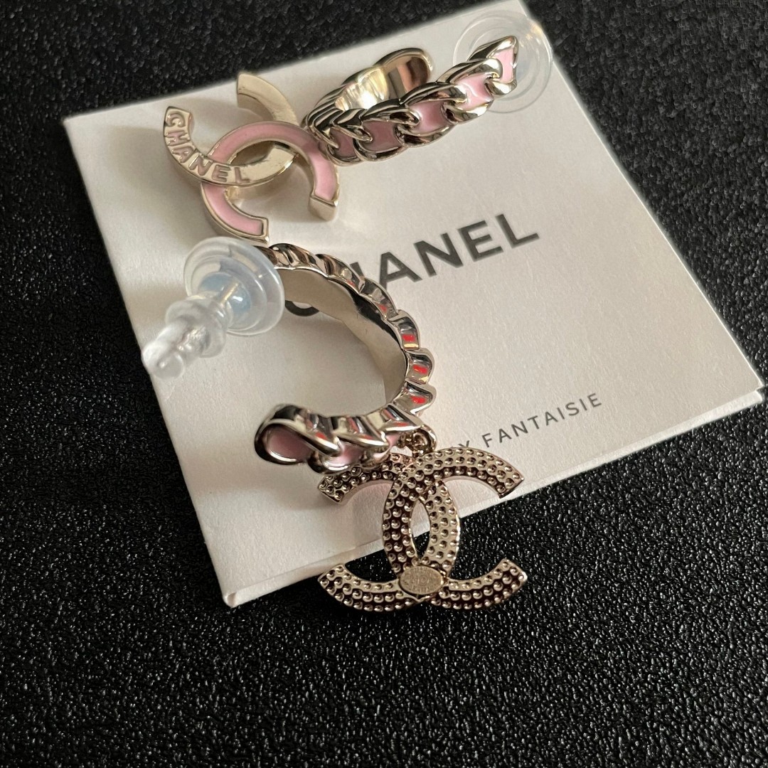  Chanel香奈儿 中古 双C耳钉👀小香家的款式真心无需多介绍😘🎶每一款都超好看，精致大方，非常显气质