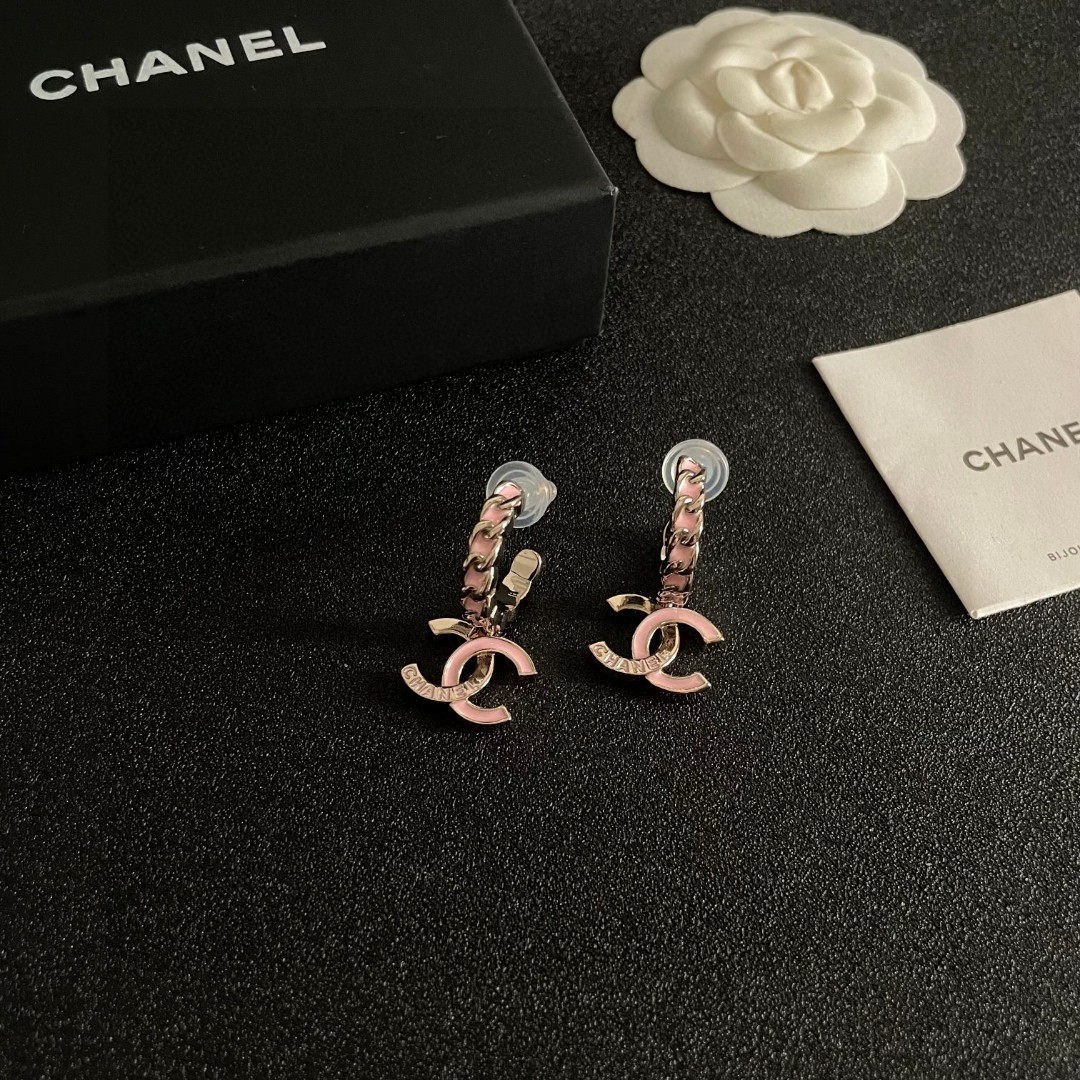  Chanel香奈儿 中古 双C耳钉👀小香家的款式真心无需多介绍😘🎶每一款都超好看，精致大方，非常显气质