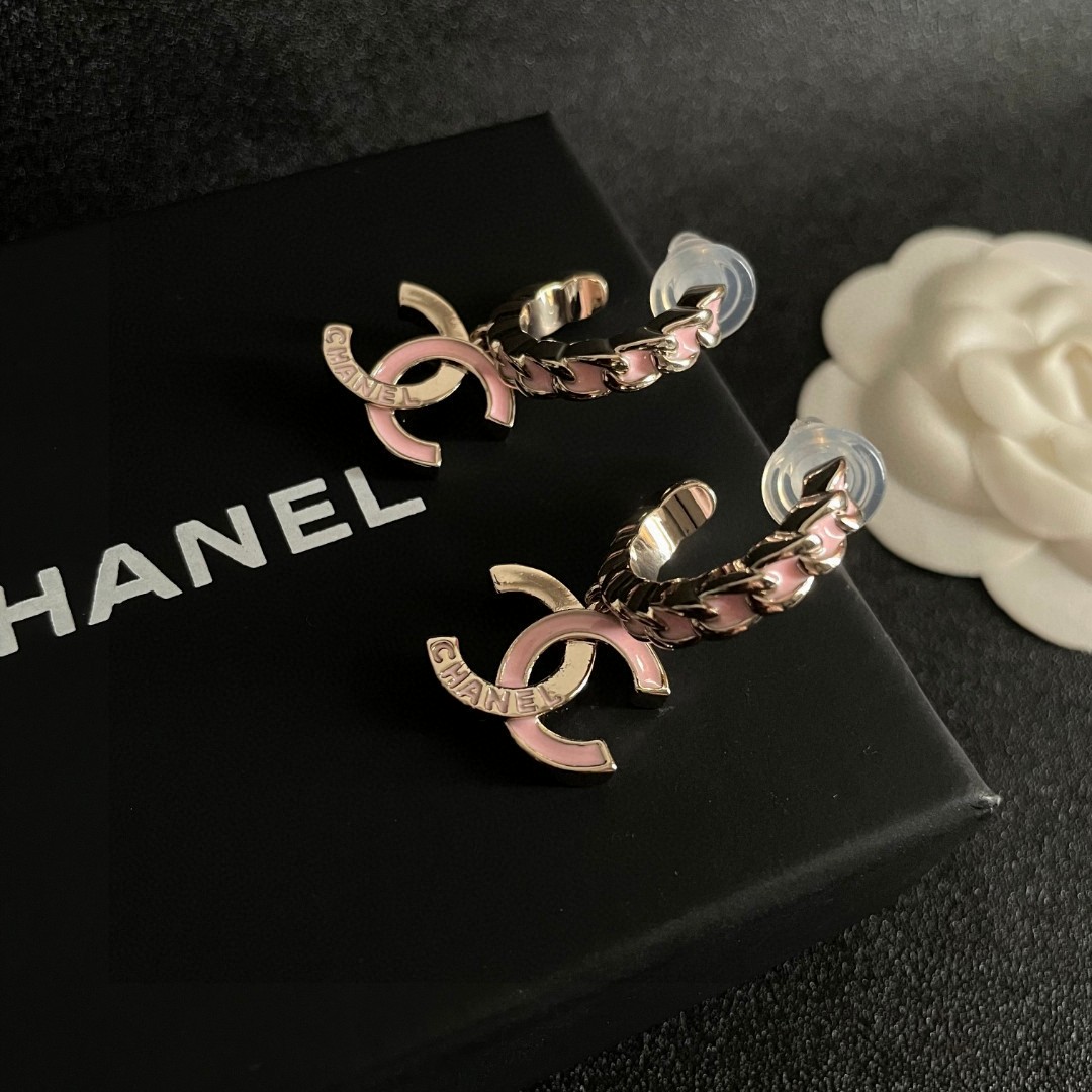  Chanel香奈儿 中古 双C耳钉👀小香家的款式真心无需多介绍😘🎶每一款都超好看，精致大方，非常显气质