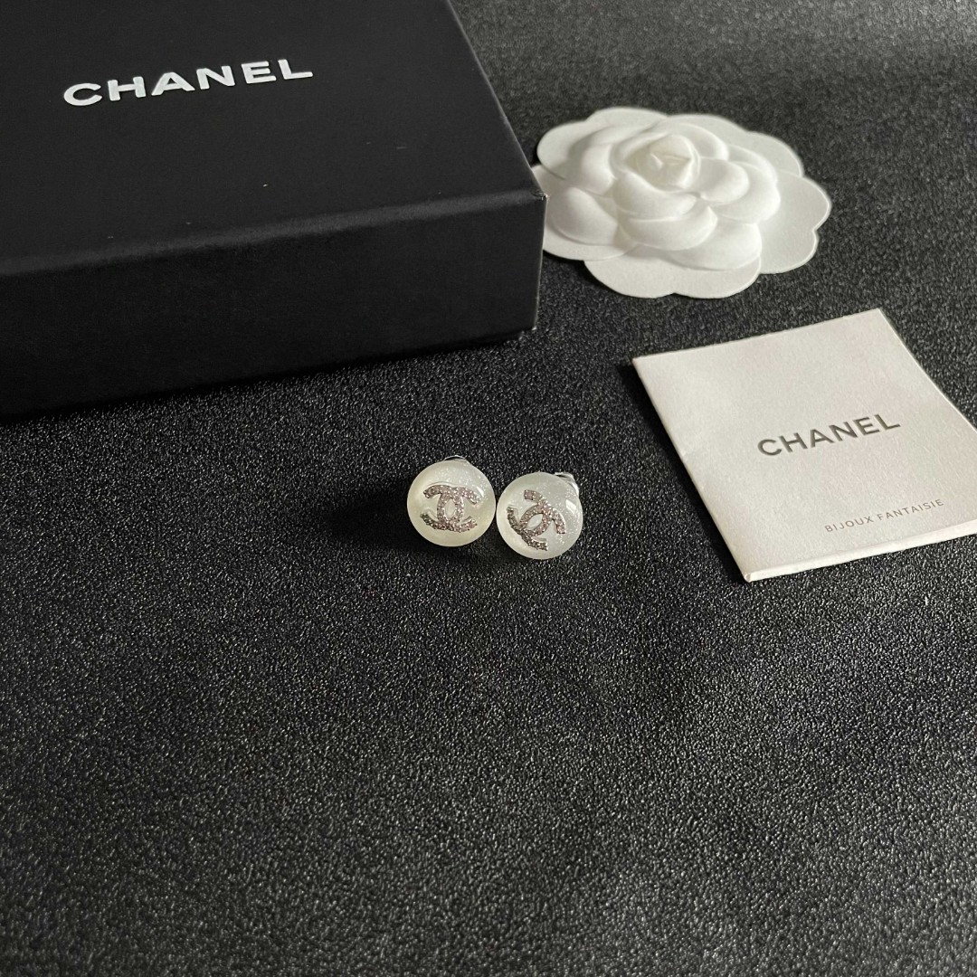  Chanel香奈儿 中古 双C耳钉👀原版复刻logo 小香家的款式真心无需多介绍😘🎶每一款都超好看，精