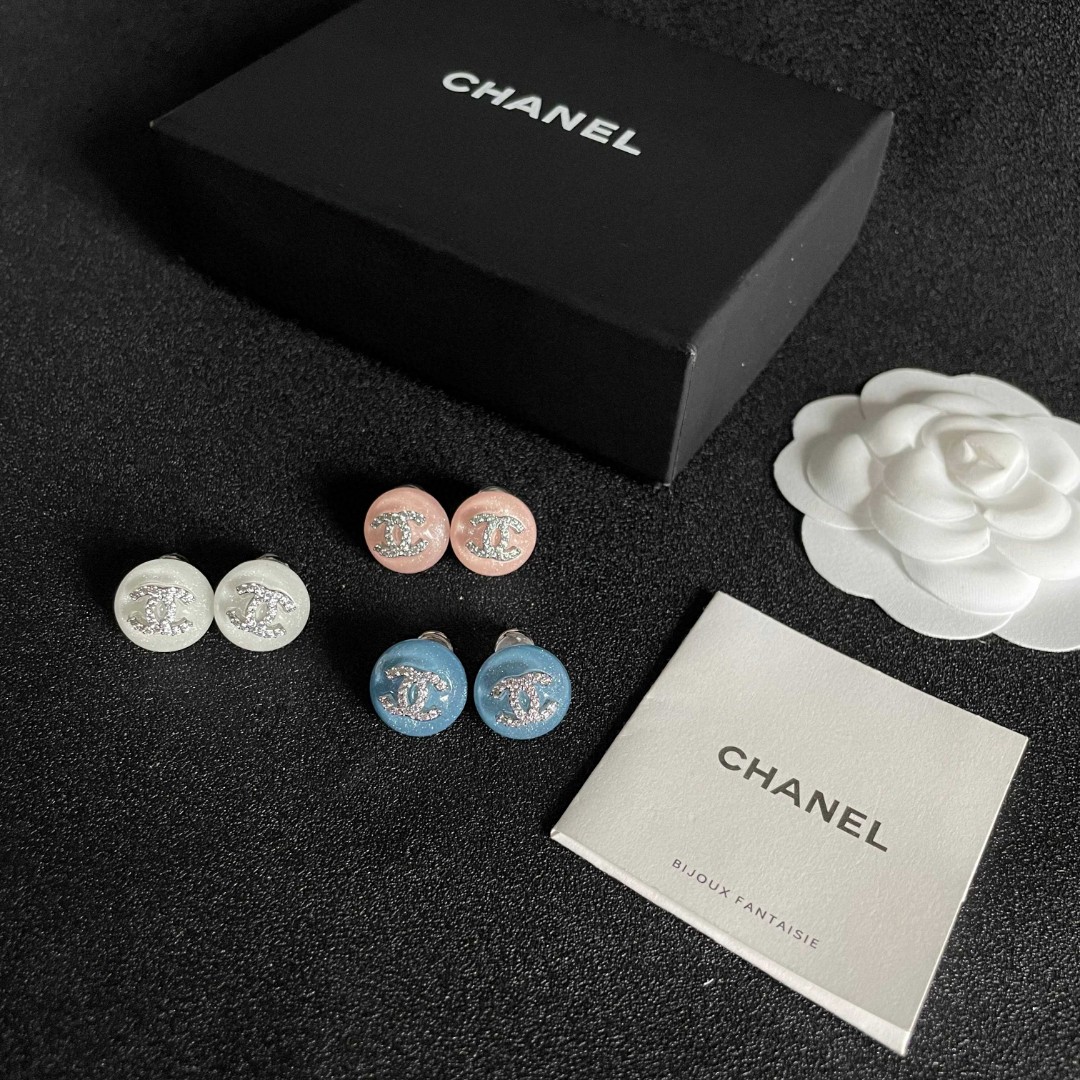  Chanel香奈儿 中古 双C耳钉👀原版复刻logo 小香家的款式真心无需多介绍😘🎶每一款都超好看，精