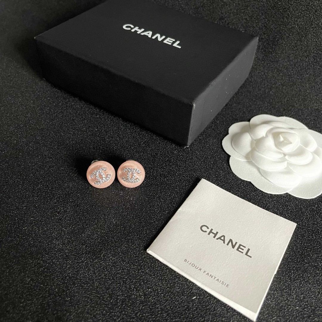  Chanel香奈儿 中古 双C耳钉👀原版复刻logo 小香家的款式真心无需多介绍😘🎶每一款都超好看，精