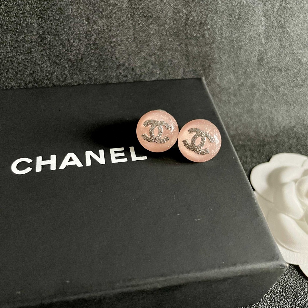  Chanel香奈儿 中古 双C耳钉👀原版复刻logo 小香家的款式真心无需多介绍😘🎶每一款都超好看，精