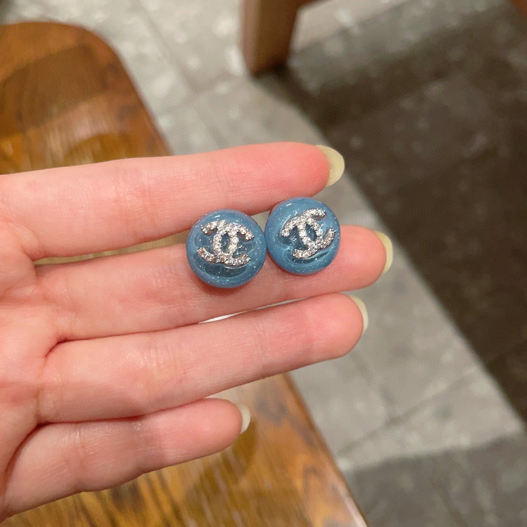  Chanel香奈儿 中古 双C耳钉👀原版复刻logo 小香家的款式真心无需多介绍😘🎶每一款都超好看，精