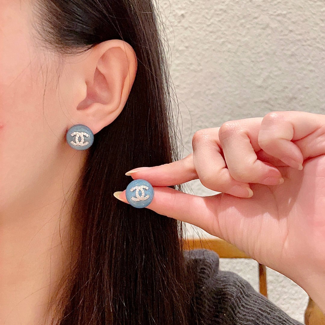  Chanel香奈儿 中古 双C耳钉👀原版复刻logo 小香家的款式真心无需多介绍😘🎶每一款都超好看，精