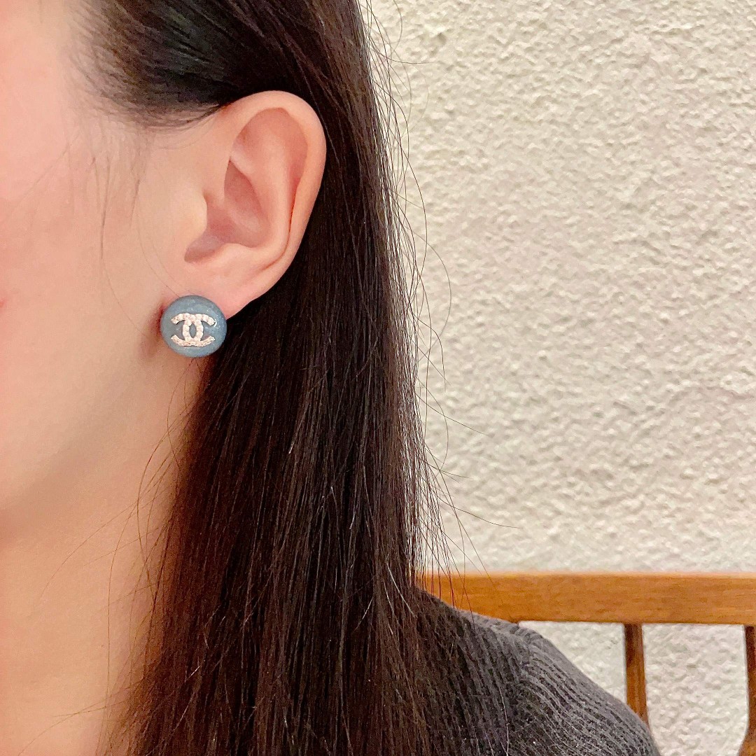  Chanel香奈儿 中古 双C耳钉👀原版复刻logo 小香家的款式真心无需多介绍😘🎶每一款都超好看，精