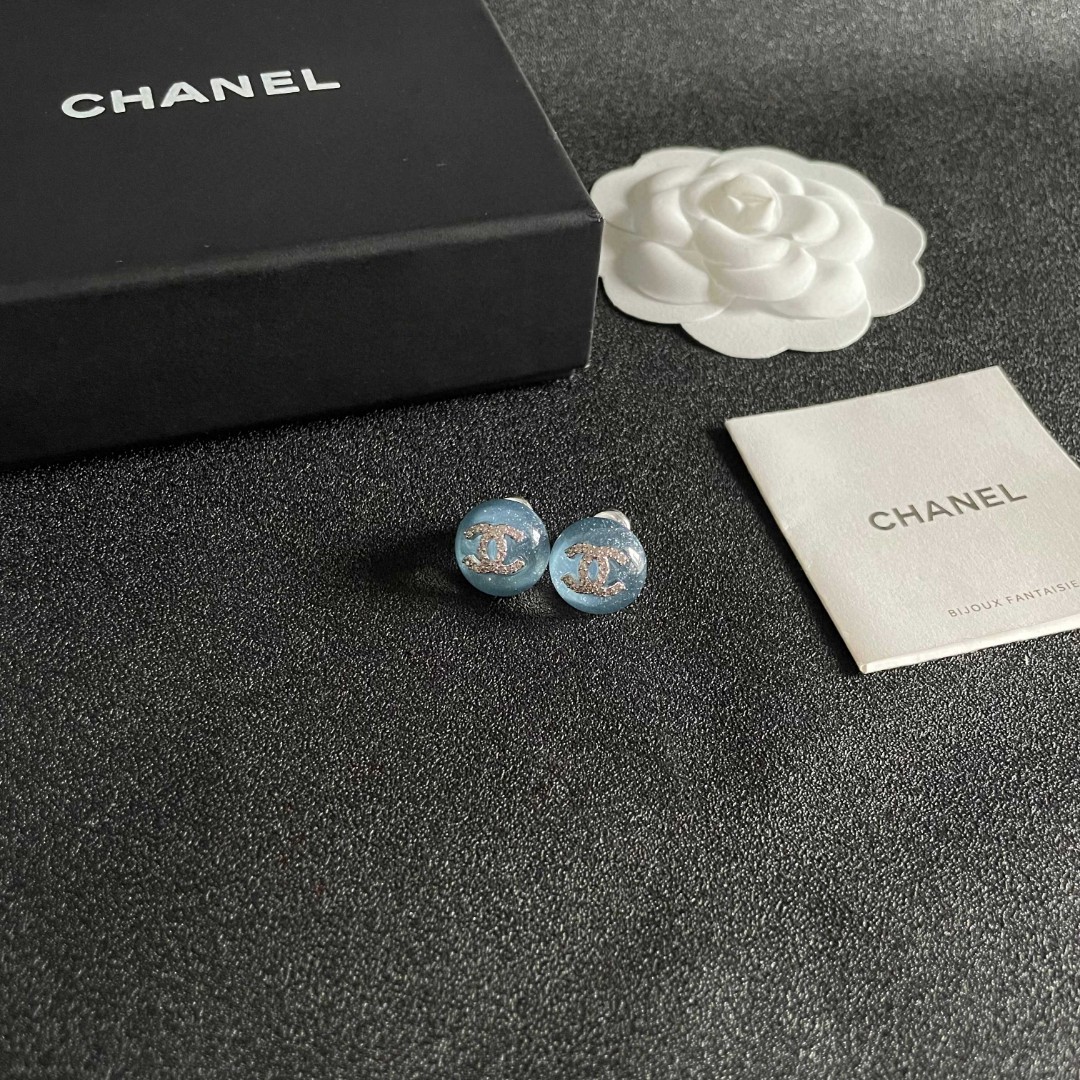  Chanel香奈儿 中古 双C耳钉👀原版复刻logo 小香家的款式真心无需多介绍😘🎶每一款都超好看，精
