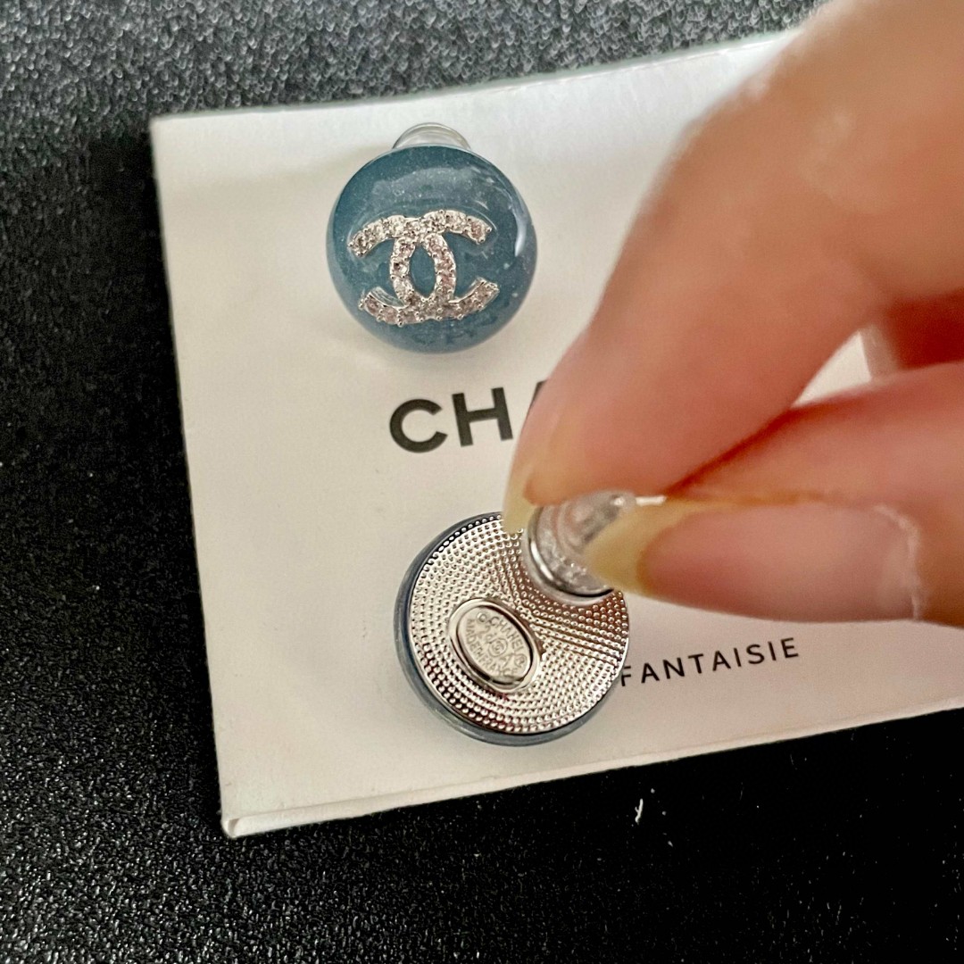  Chanel香奈儿 中古 双C耳钉👀原版复刻logo 小香家的款式真心无需多介绍😘🎶每一款都超好看，精
