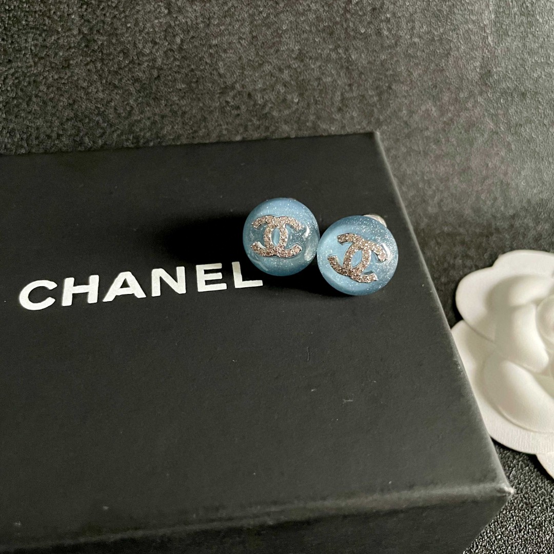  Chanel香奈儿 中古 双C耳钉👀原版复刻logo 小香家的款式真心无需多介绍😘🎶每一款都超好看，精