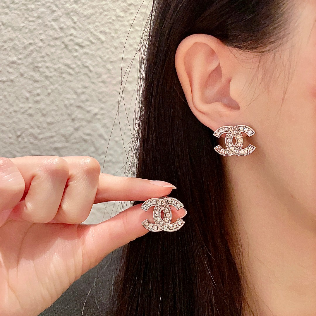  Chanel香奈儿 中古 耳钉👀小香家的款式真心无需多介绍😘🎶每一款都超好看，精致大方，非常显气质