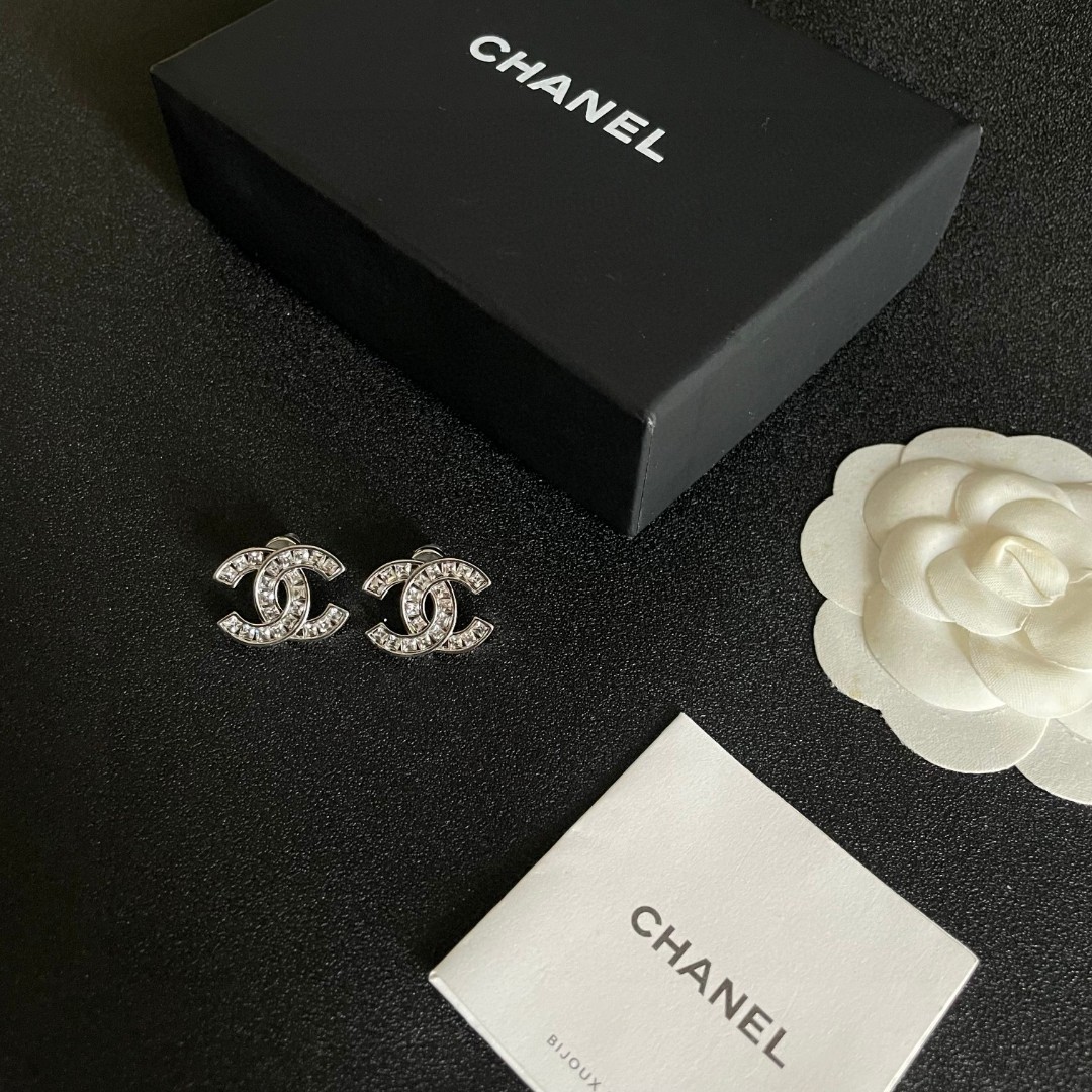  Chanel香奈儿 中古 耳钉👀小香家的款式真心无需多介绍😘🎶每一款都超好看，精致大方，非常显气质