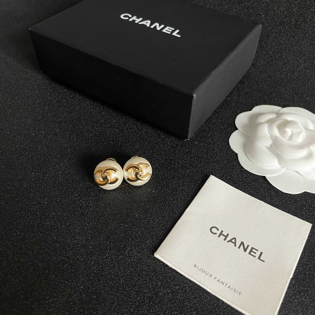  Chanel香奈儿 中古 双C耳钉👀原版复刻logo 小香家的款式真心无需多介绍😘🎶每一款都超好看，精
