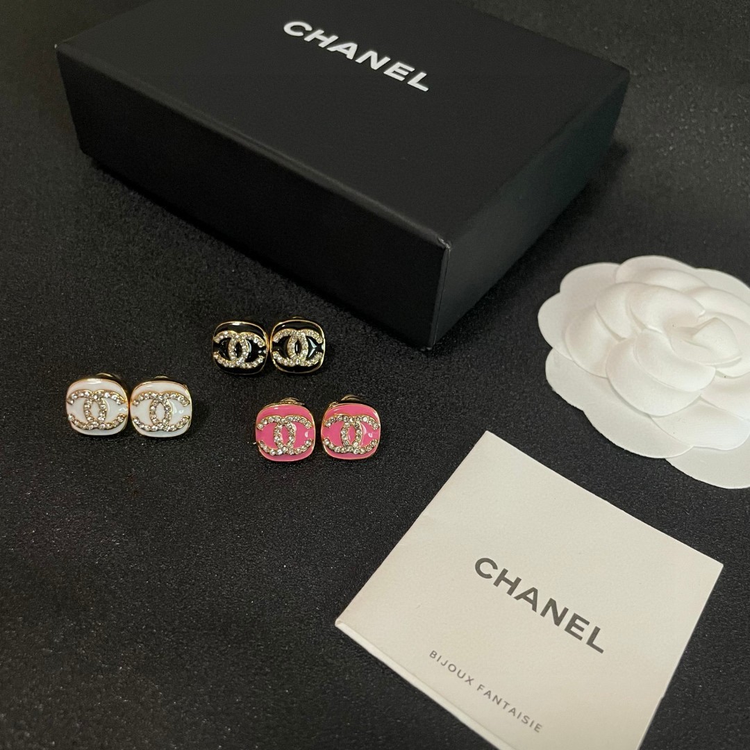  Chanel香奈儿 中古 双C耳钉👀原版复刻logo 小香家的款式真心无需多介绍😘🎶每一款都超好看，精