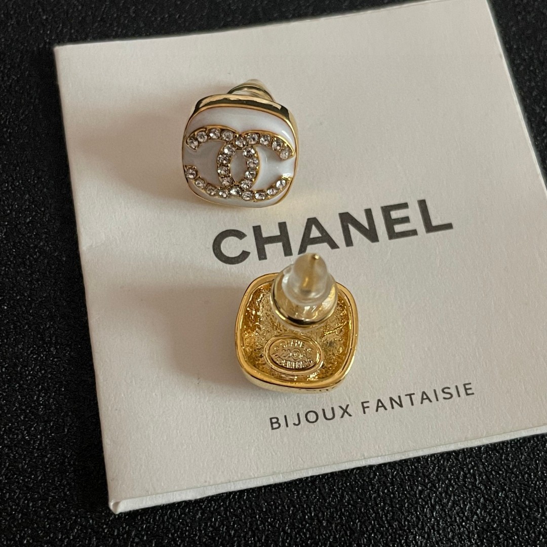  Chanel香奈儿 中古 双C耳钉👀原版复刻logo 小香家的款式真心无需多介绍😘🎶每一款都超好看，精