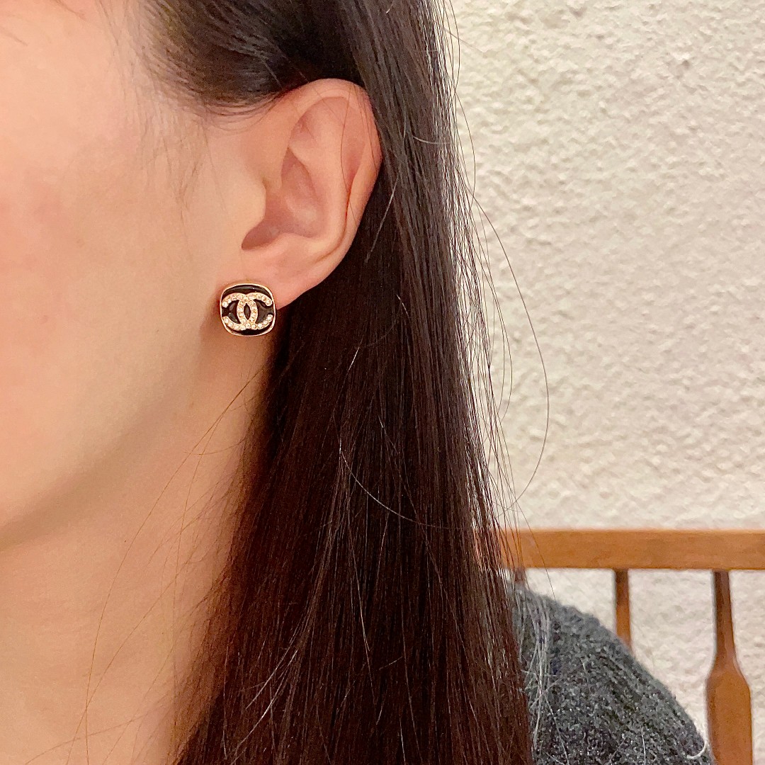  Chanel香奈儿 中古 双C耳钉👀原版复刻logo 小香家的款式真心无需多介绍😘🎶每一款都超好看，精