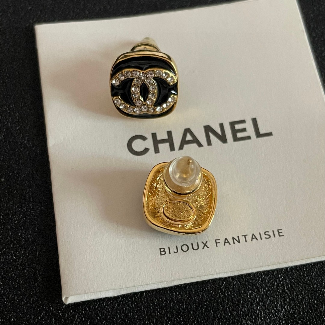  Chanel香奈儿 中古 双C耳钉👀原版复刻logo 小香家的款式真心无需多介绍😘🎶每一款都超好看，精
