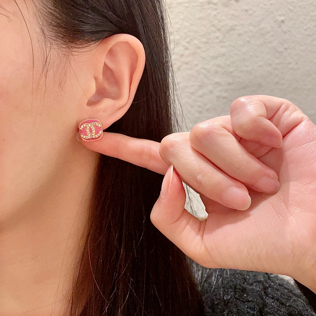  Chanel香奈儿 中古 双C耳钉👀原版复刻logo 小香家的款式真心无需多介绍😘🎶每一款都超好看，精