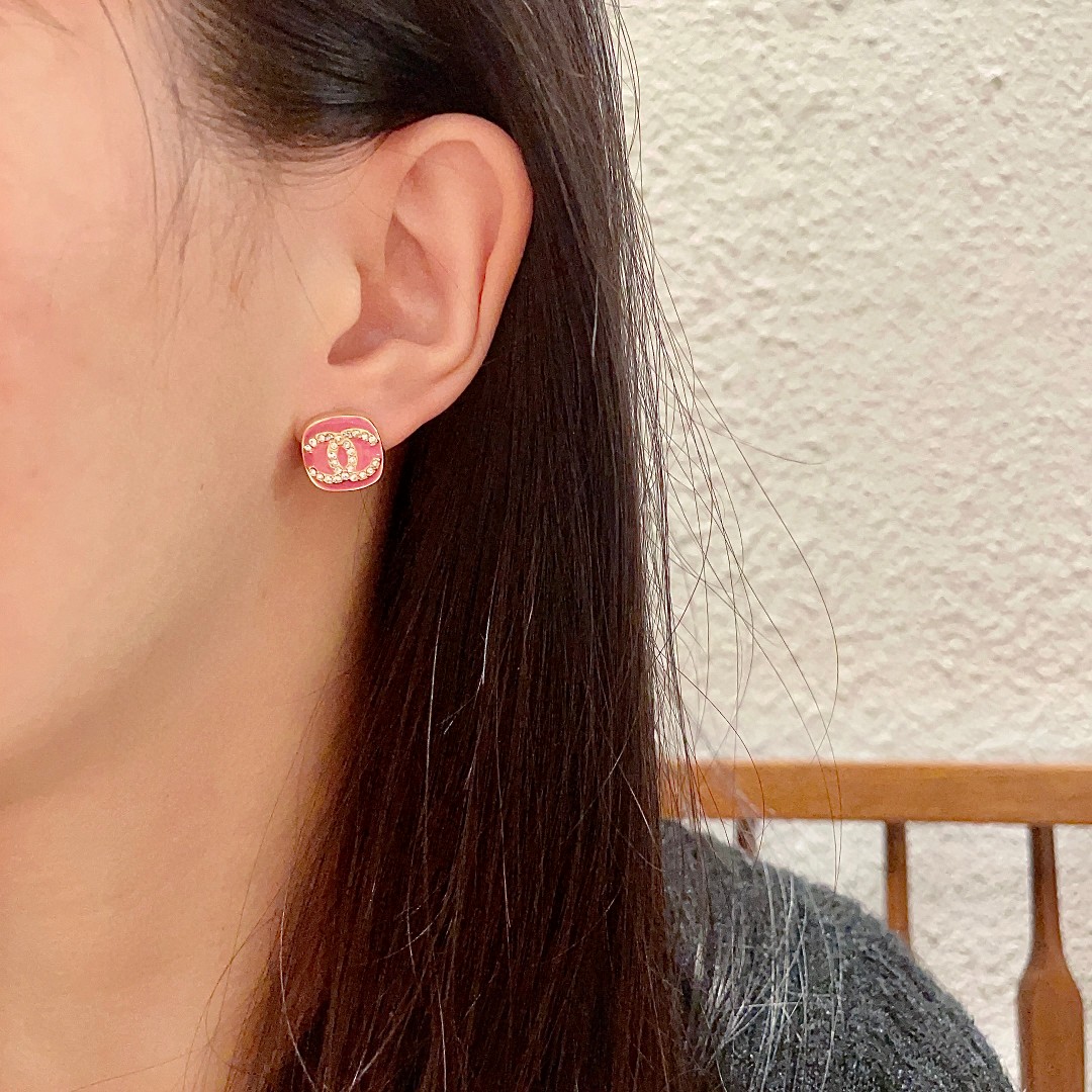  Chanel香奈儿 中古 双C耳钉👀原版复刻logo 小香家的款式真心无需多介绍😘🎶每一款都超好看，精