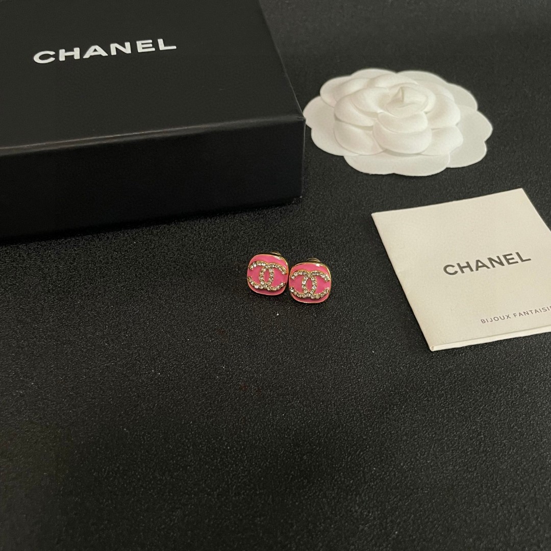  Chanel香奈儿 中古 双C耳钉👀原版复刻logo 小香家的款式真心无需多介绍😘🎶每一款都超好看，精