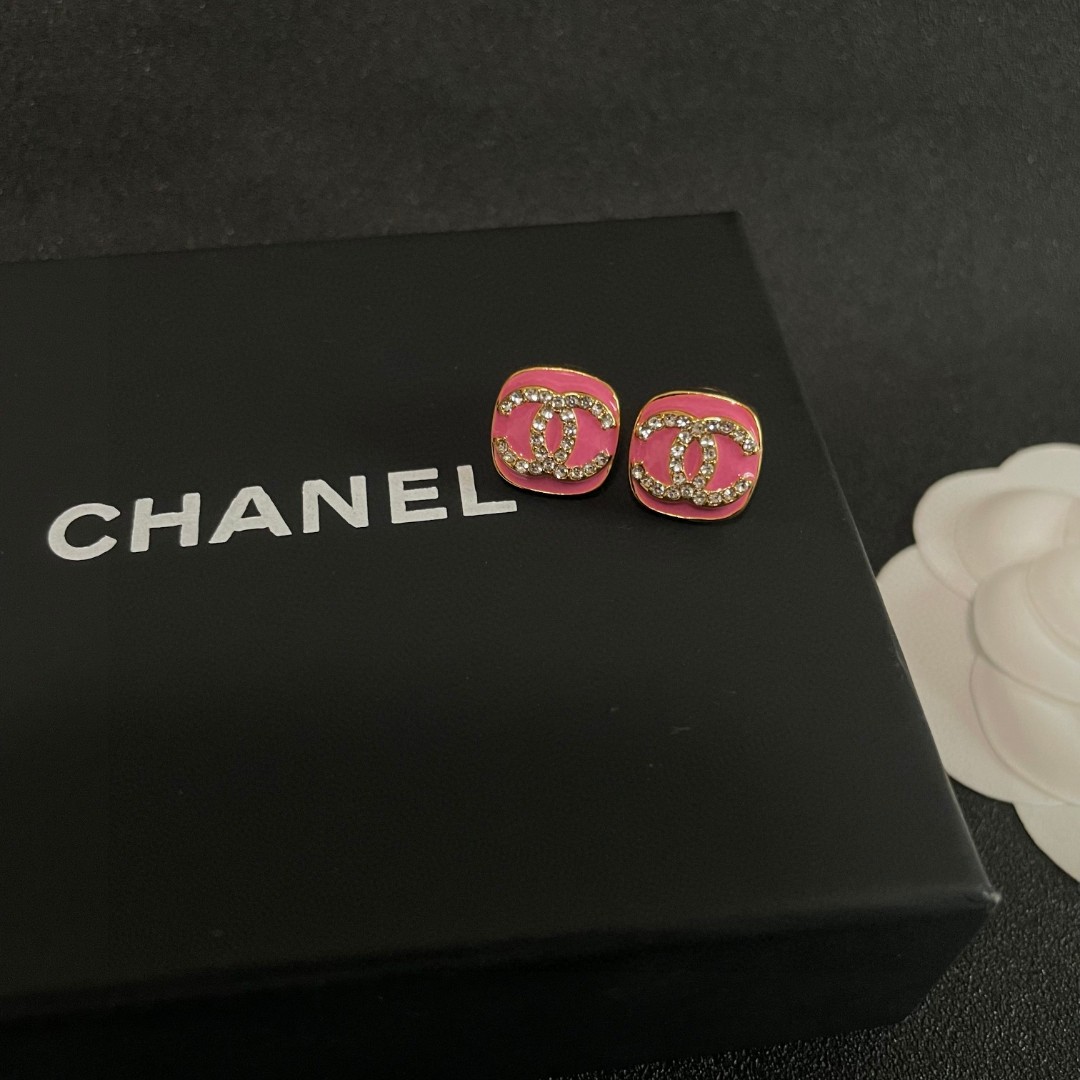  Chanel香奈儿 中古 双C耳钉👀原版复刻logo 小香家的款式真心无需多介绍😘🎶每一款都超好看，精