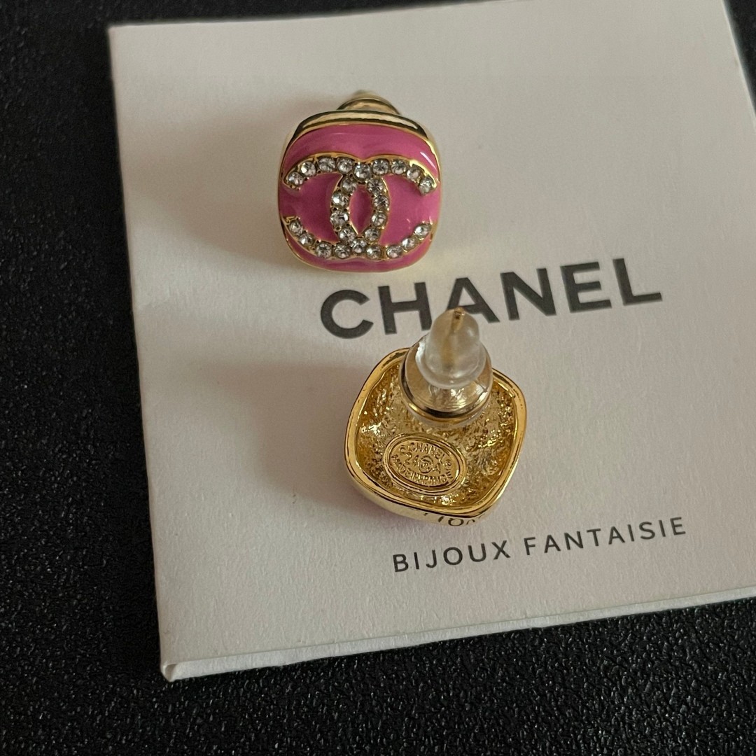  Chanel香奈儿 中古 双C耳钉👀原版复刻logo 小香家的款式真心无需多介绍😘🎶每一款都超好看，精