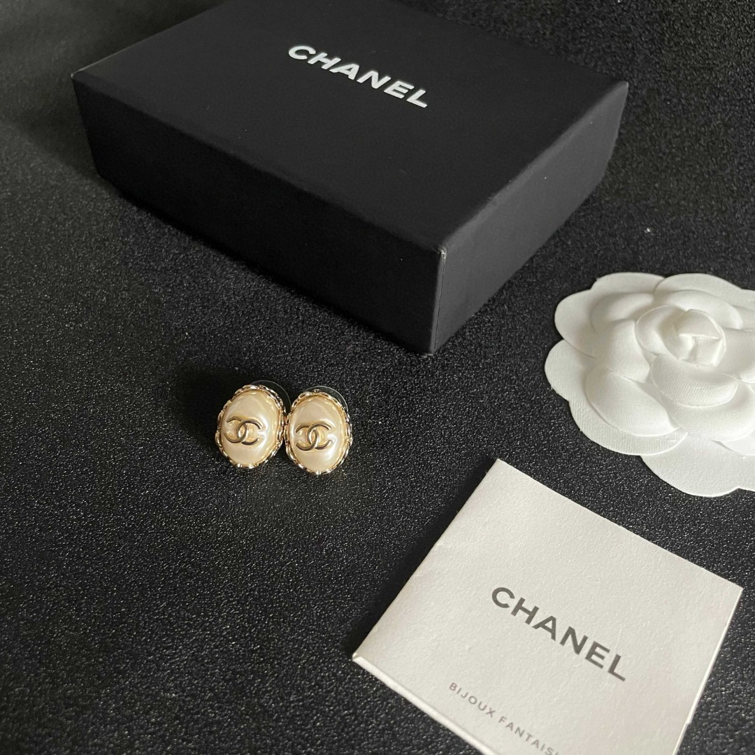 Chanel香奈儿 中古 双C耳钉👀原版复刻logo 小香家的款式真心无需多介绍😘🎶每一款都超好看，精