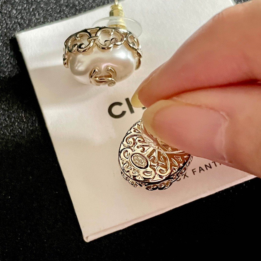  Chanel香奈儿 中古 双C耳钉👀原版复刻logo 小香家的款式真心无需多介绍😘🎶每一款都超好看，精