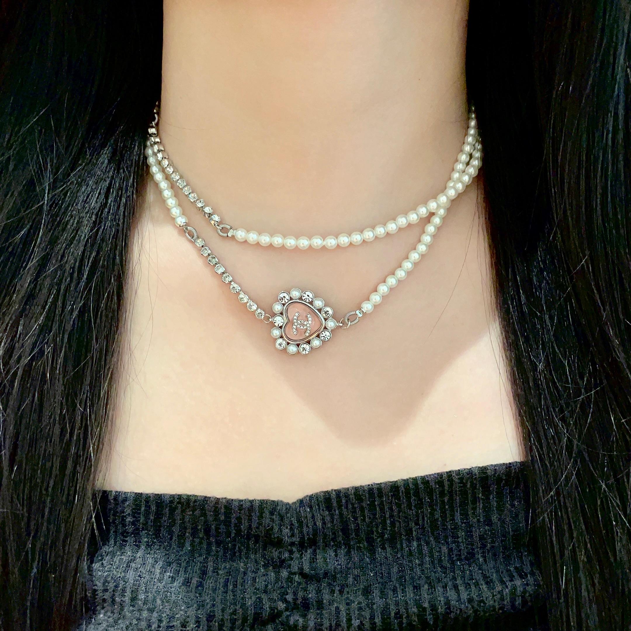  Chanel香奈儿 中古 字母项链👀小香家的款式真心无需多介绍😘🎶每一款都超好看，精致大方，非常显气质