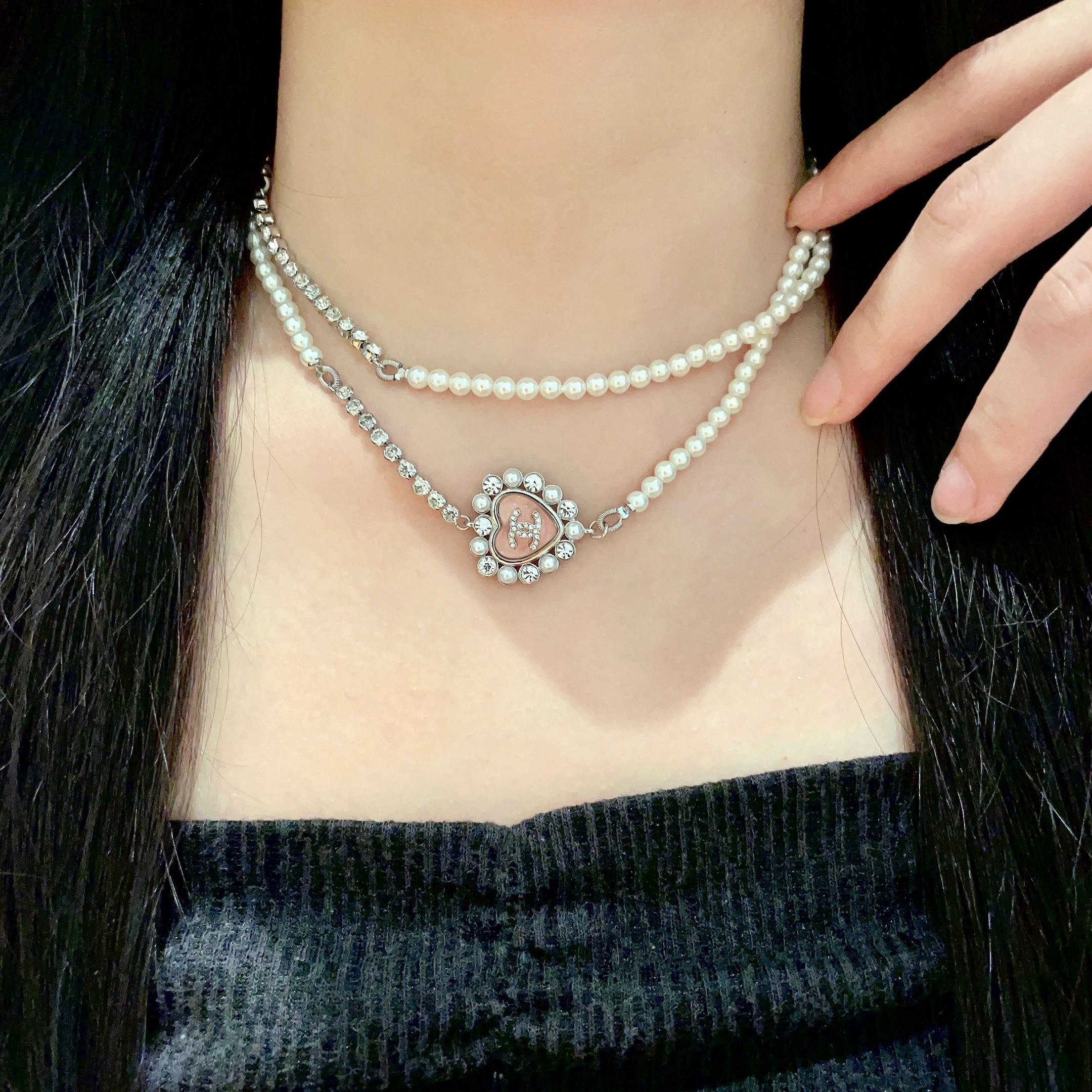  Chanel香奈儿 中古 字母项链👀小香家的款式真心无需多介绍😘🎶每一款都超好看，精致大方，非常显气质