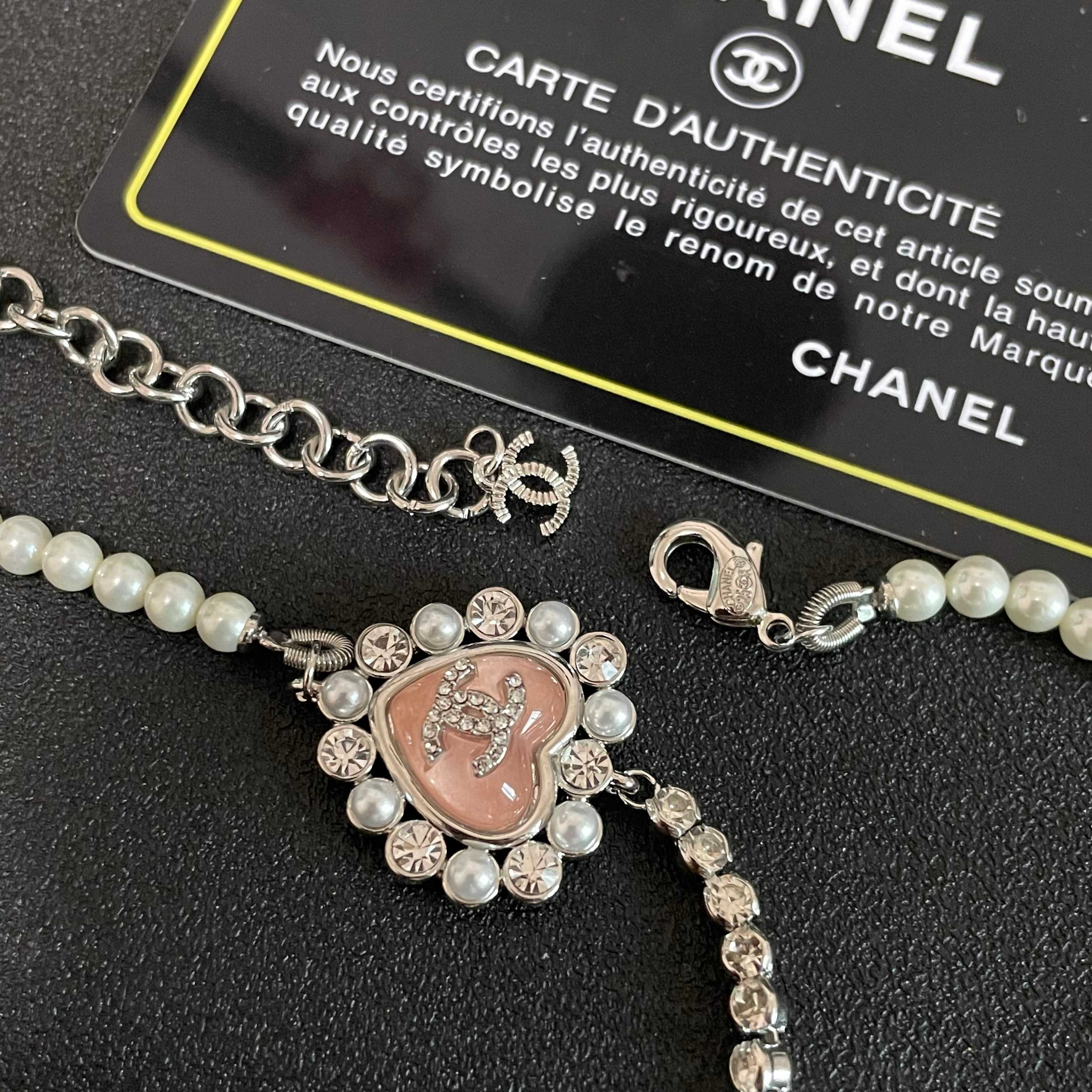  Chanel香奈儿 中古 字母项链👀小香家的款式真心无需多介绍😘🎶每一款都超好看，精致大方，非常显气质