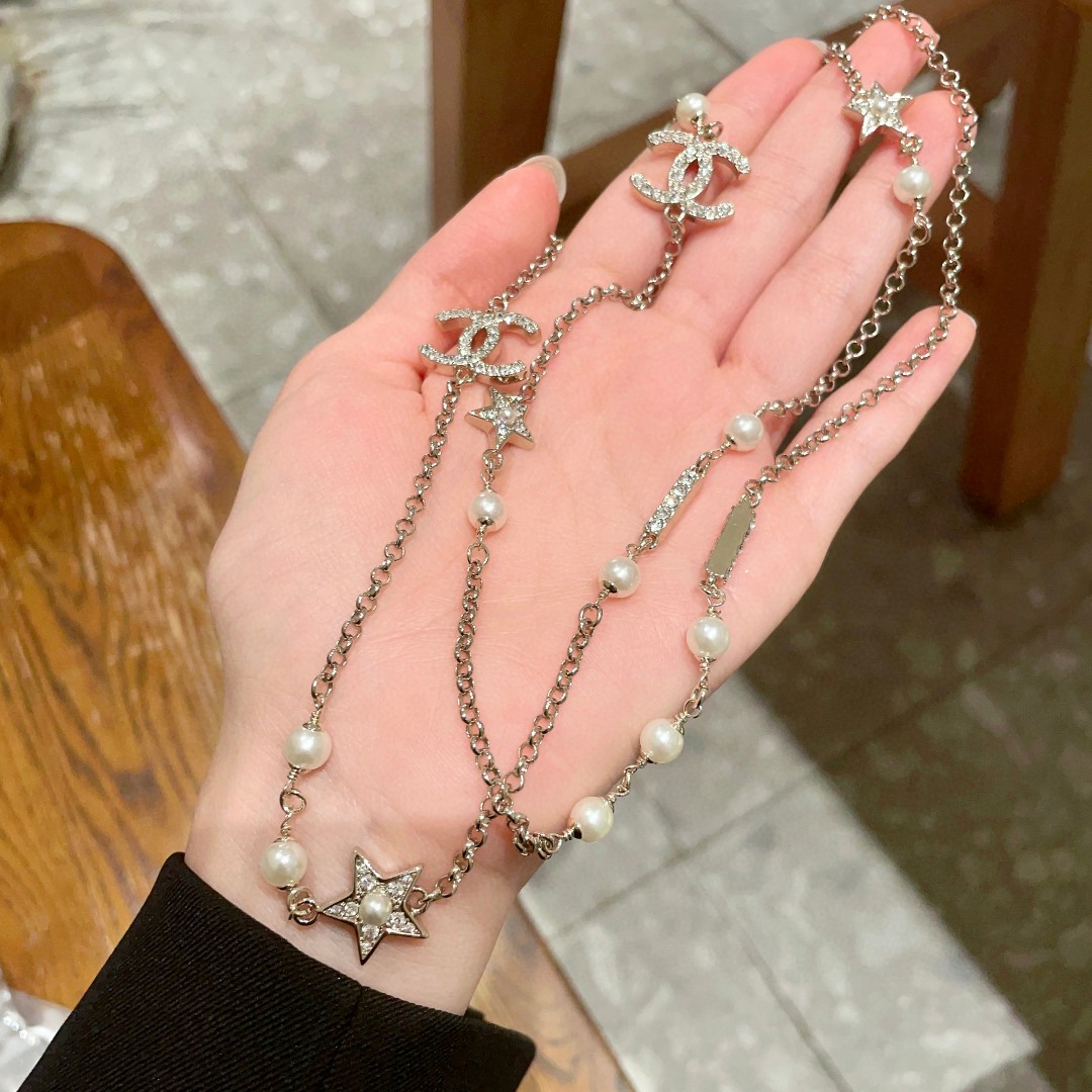 Chanel香奈儿 中古 项链👀小香家的款式真心无需多介绍😘🎶每一款都超好看，精致大方，非常显气质