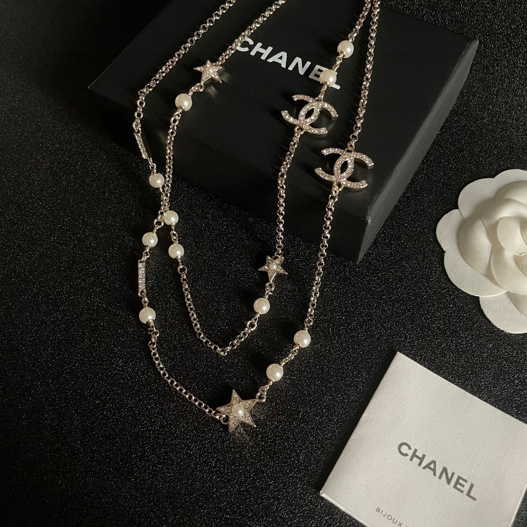  Chanel香奈儿 中古 项链👀小香家的款式真心无需多介绍😘🎶每一款都超好看，精致大方，非常显气质