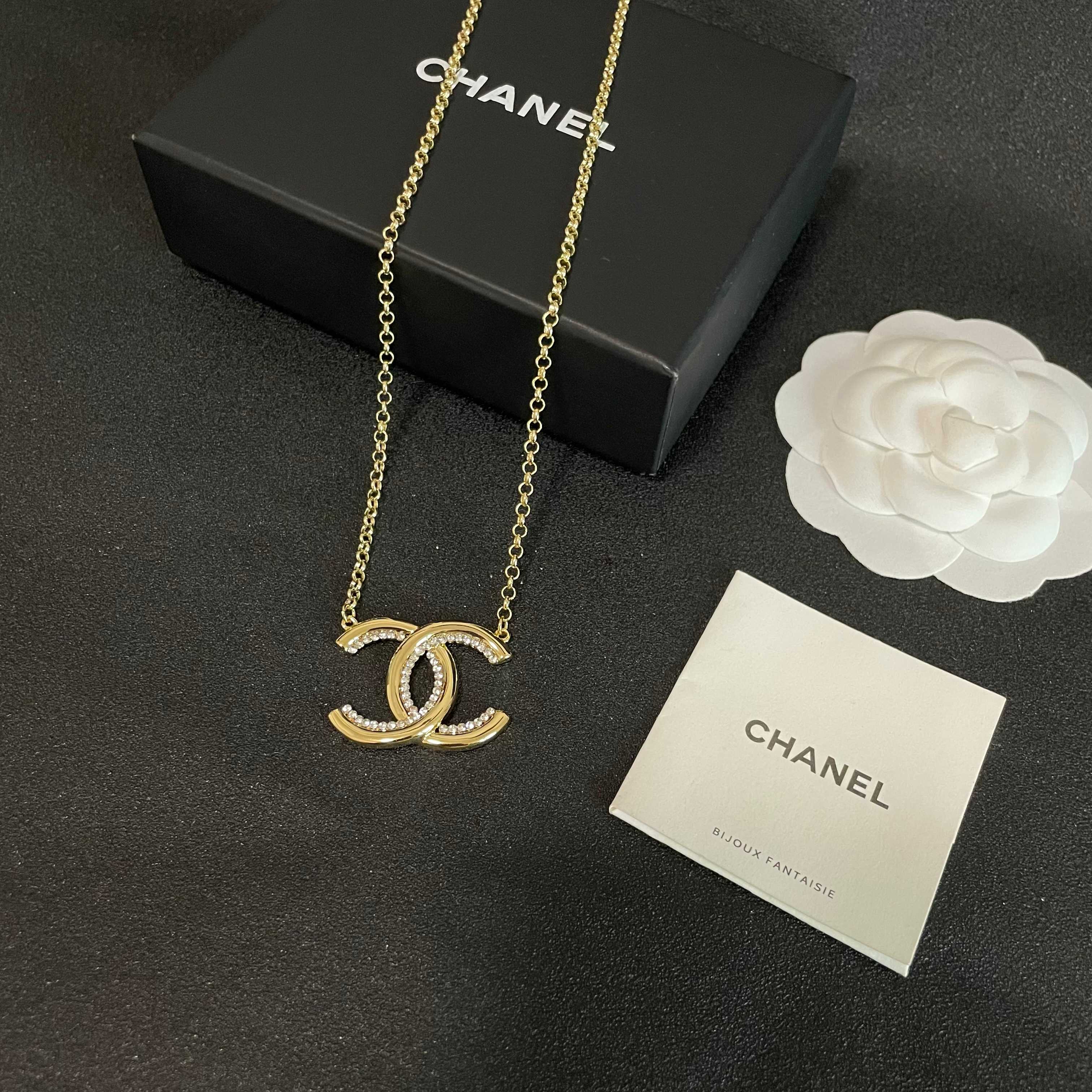  Chanel香奈儿 中古 项链👀小香家的款式真心无需多介绍😘🎶每一款都超好看，精致大方，非常显气质