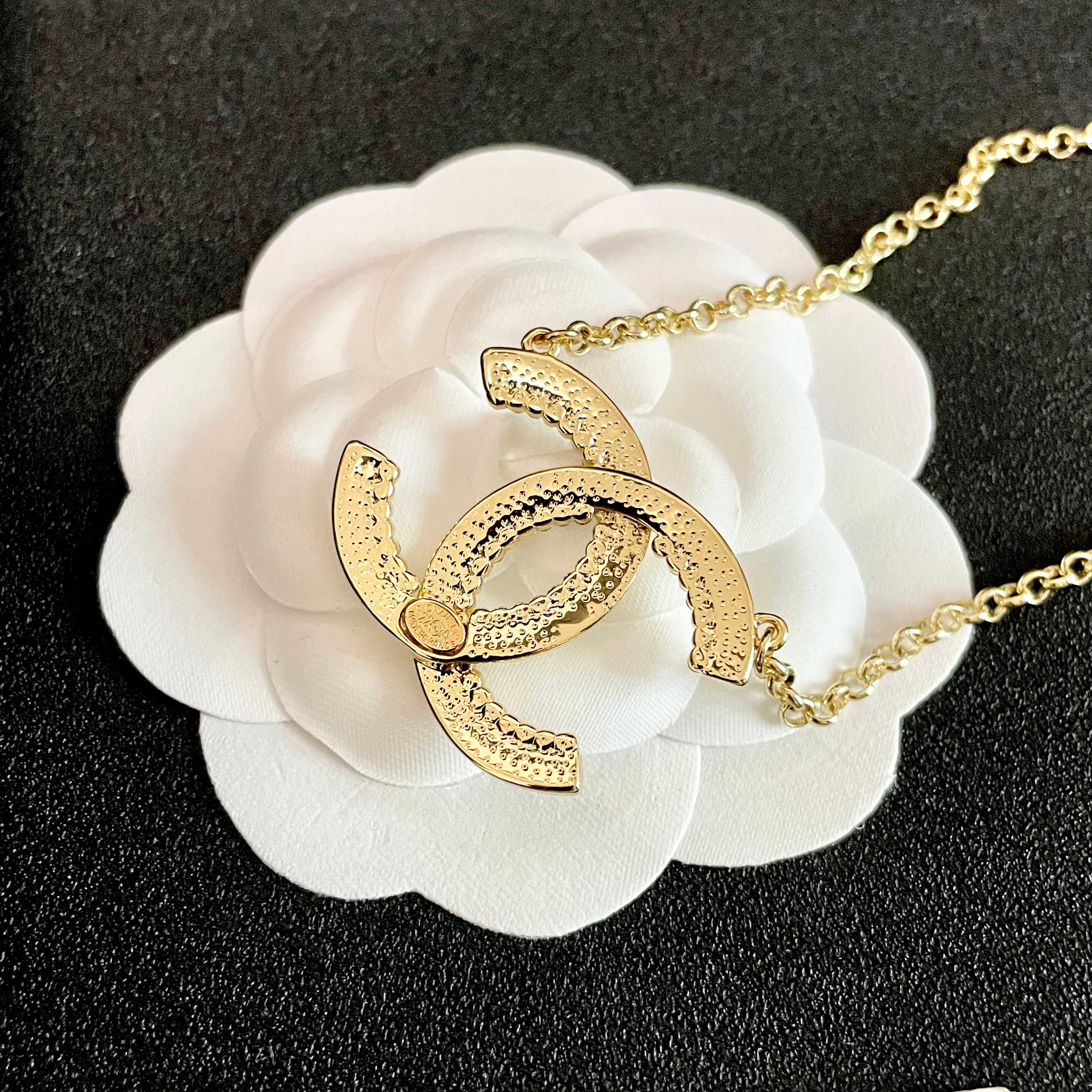  Chanel香奈儿 中古 项链👀小香家的款式真心无需多介绍😘🎶每一款都超好看，精致大方，非常显气质